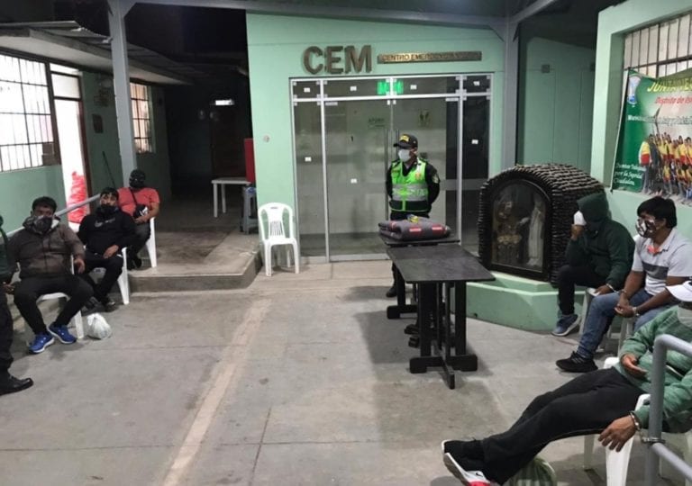 Detienen a siete personas tomando en un bar de Matarani