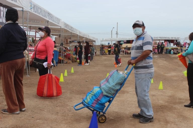 Realizan feria popular “Del Productor al Consumidor”