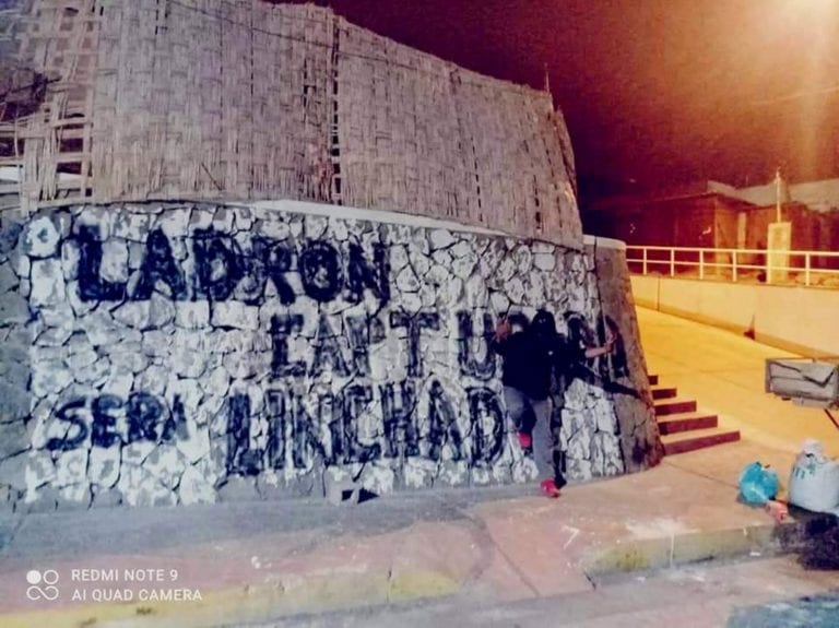 Vecinos colocan carteles que advierten a delincuentes que serán linchados