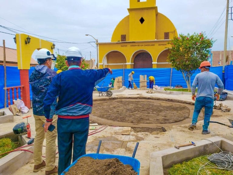 Avanzan trabajos en plaza de Bombón y parque infantil Crucero