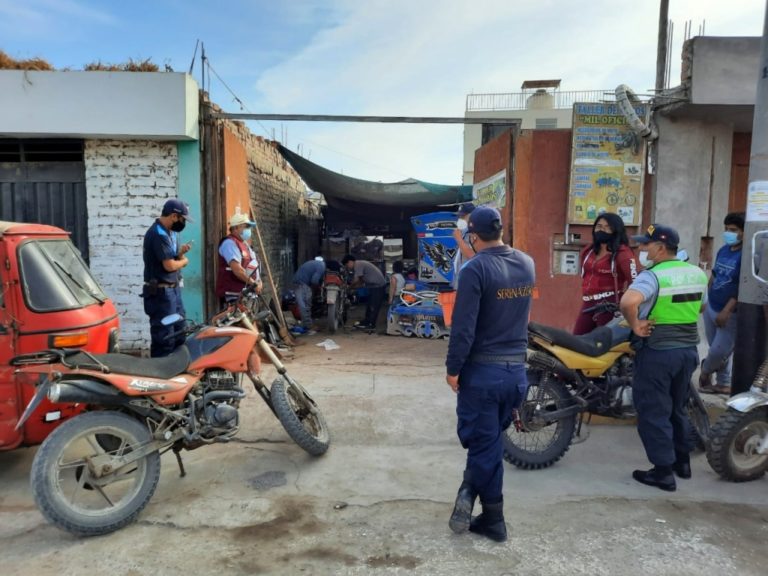 Talleres mecánicos operaban sin autorización en plena vía pública