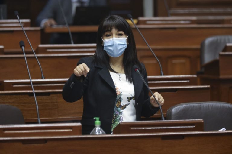 Congreso: Mirtha Vásquez denuncia haber recibido amenazas de muerte
