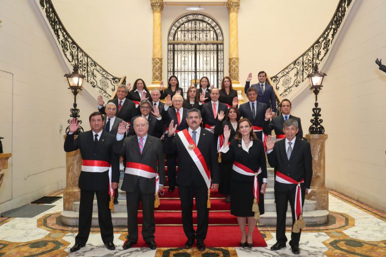 Renuncia Gabinete Ministerial encabezado por Ántero Flores-Aráoz