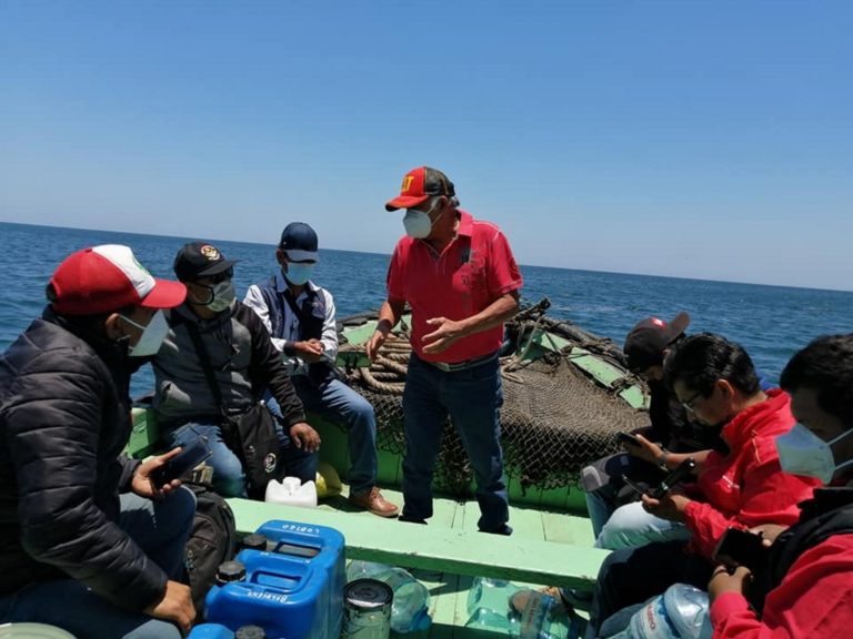 “Jamocho” Rodríguez reaparece y hace probar agua de mar a reporteros