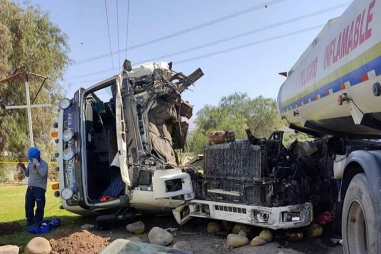 Accidente entre cisterna boliviano y un camión deja tres personas heridas