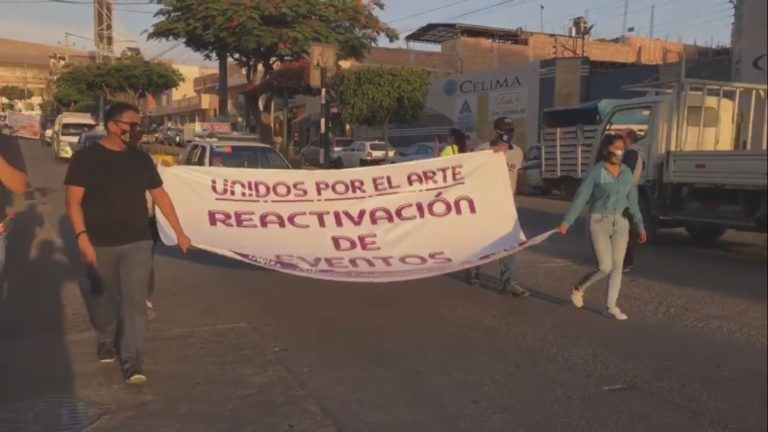 Artistas realizan marcha exigiendo que reactiven sus actividades 