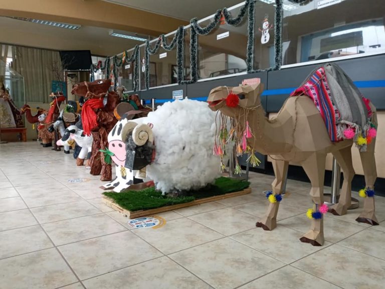 Funcionarios y trabajadores municipales de Cocachacra participan en concurso navideño