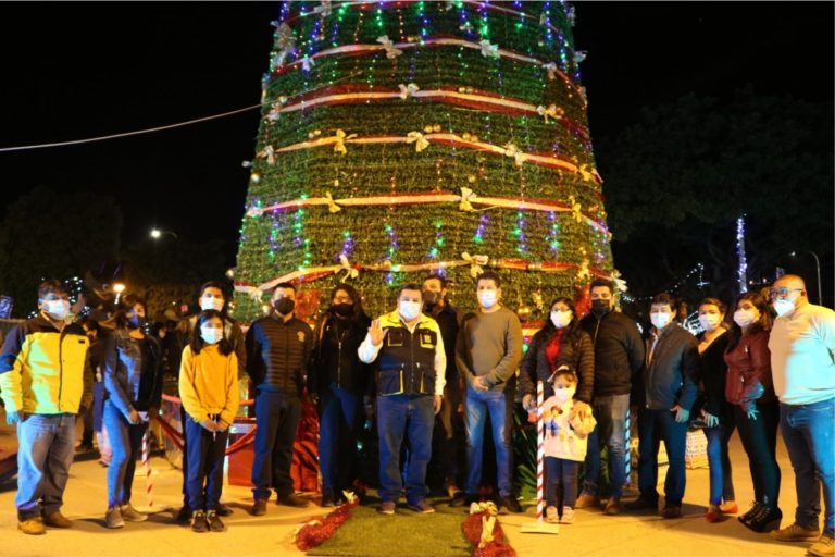 Atractivo navideño del Parque de la Juventud para familias moqueguanas