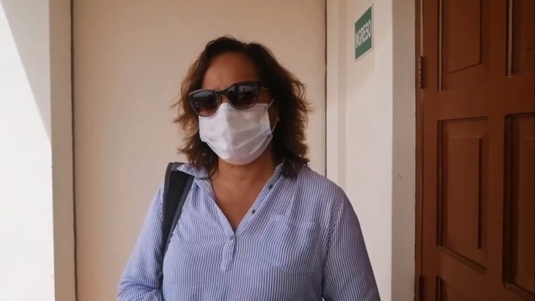 Subprefecta comprueba que usuarios no usan protector facial en el Campo Ferial