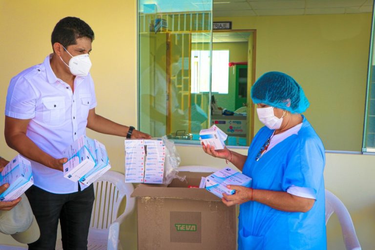 Municipio punteño entrega lote de medicinas al centro de salud local