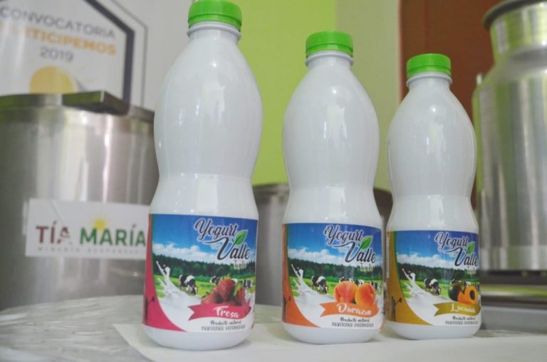 Jóvenes impulsan producción de yogurt en el valle de Tambo