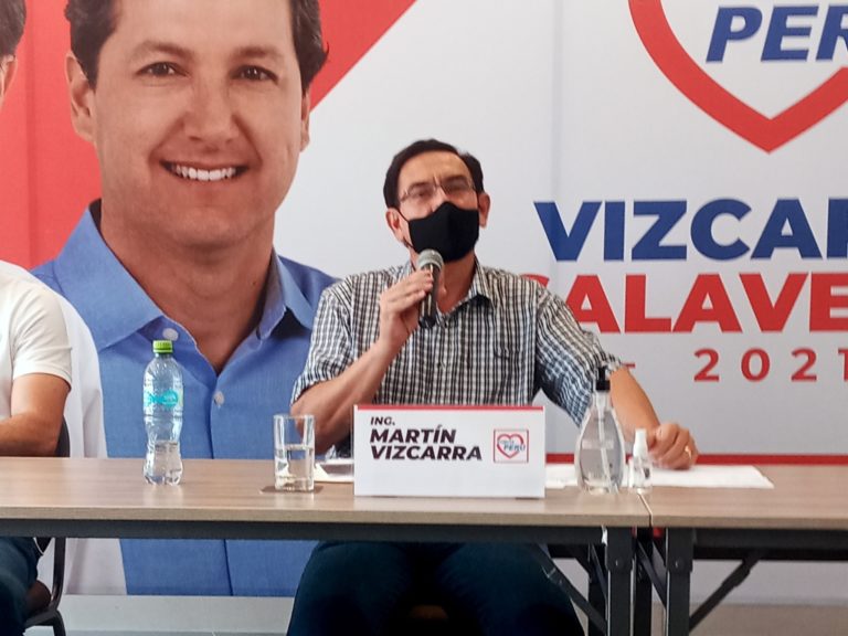 Martin Vizcarra señala que “dinosaurios de la política”, quieren sacarlo de carrera