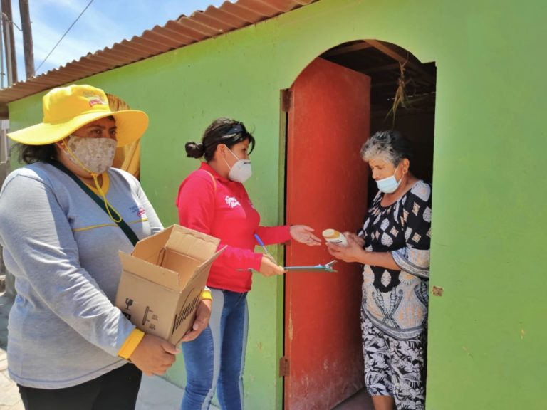 Entregan kits de limpieza a familias vulnerables de Punta de Bombón