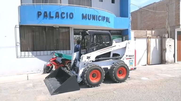 Municipio de Deán Valdivia adquiere mini cargador frontal