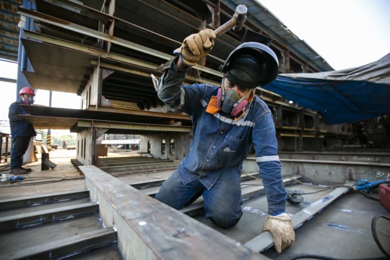 Distracción en el centro trabajo que cause perjuicio puede ser causal de despido