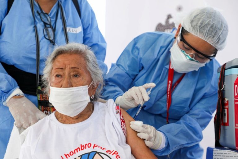Deán Valdivia: Empadronan a cerca de 800 adultos mayores para vacuna contra el Covid