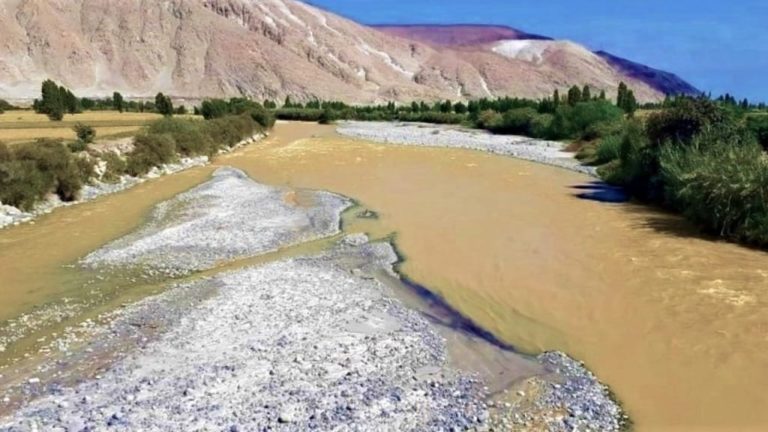 Piden suspender a minera Aruntani hasta que resuelva contaminación de ríos del sur