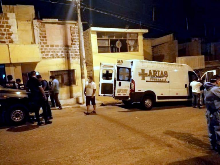 Varón fue encontrado sin vida en medio de un charco de sangre en Miramar
