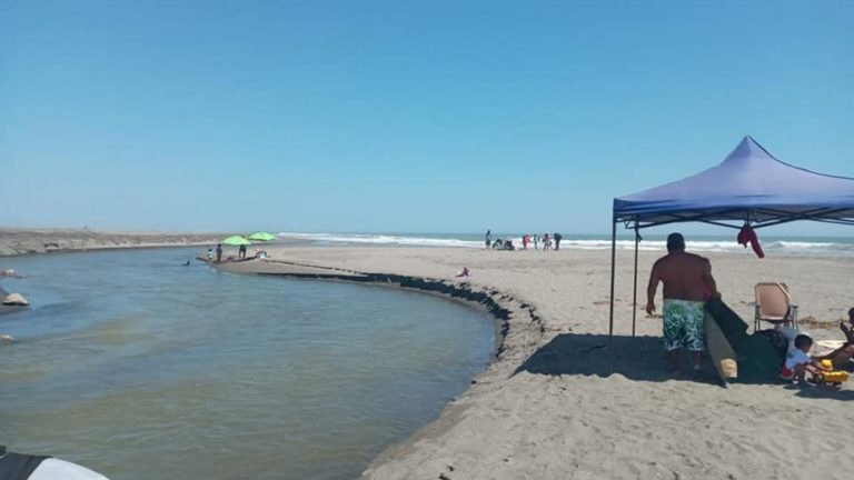 En operativo desalojan a bañistas de playas de Deán Valdivia