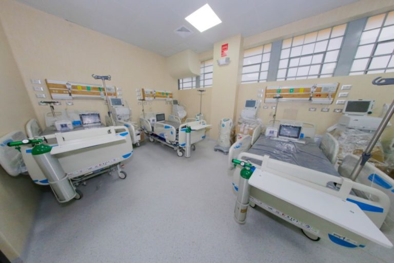 Entregan amplios y modernos ambientes en área de emergencia del hospital Honorio Delgado