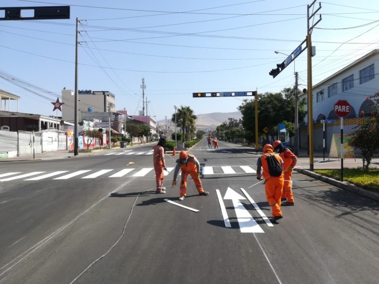 Colocan señalización horizontal tras asfaltado en la avenida Mariscal