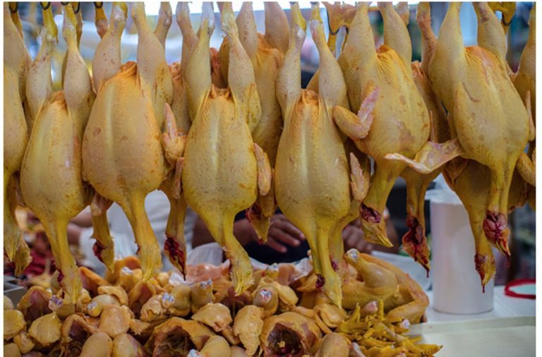 Precio del kilo de pollo se dispara, tras paro de transportistas