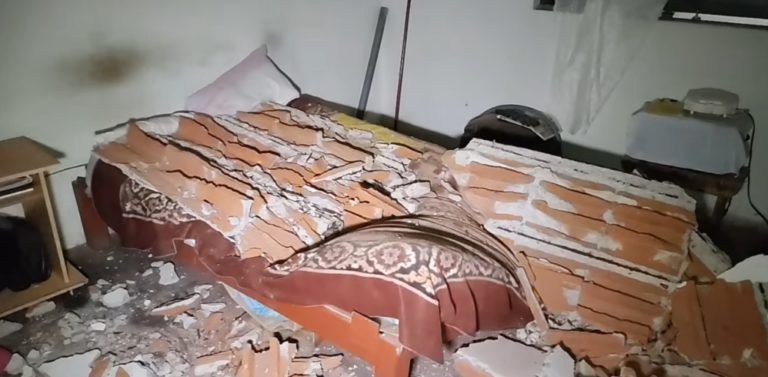 Poblador denuncia inacción de autoridades tras desplome del techo de su casa