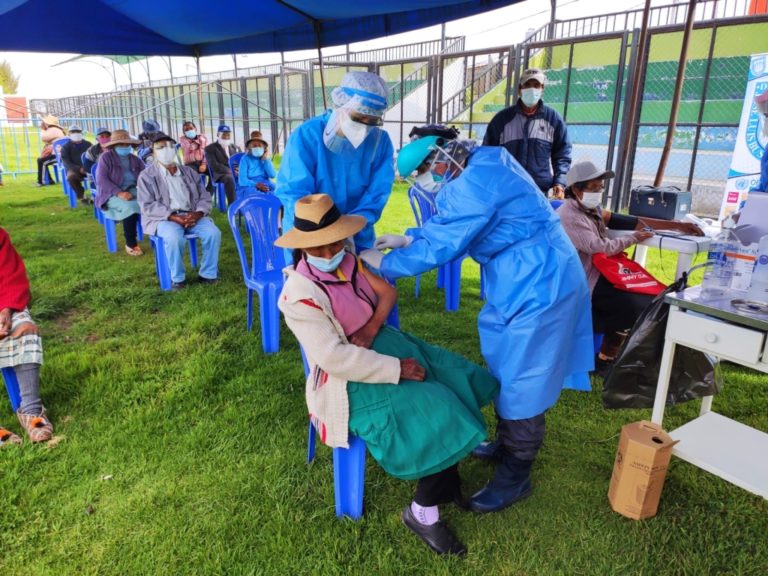 Arequipa: Mujer de 88 años fue la primera adulta mayor en ser vacunada contra el Covid