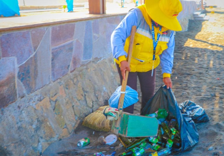Realizan limpieza en el malecón Turístico de Punta de Bombón