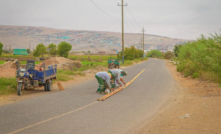 Municipio da mantenimiento vial en el acceso a Catas