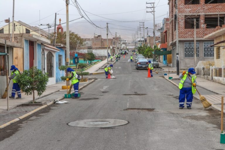 Inician barrido en avenidas Navarrete, Espinar y calle Atahualpa