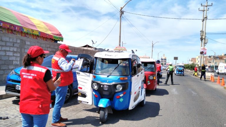 Mototaxis intervenidos por no contar con tarjeta de circulación