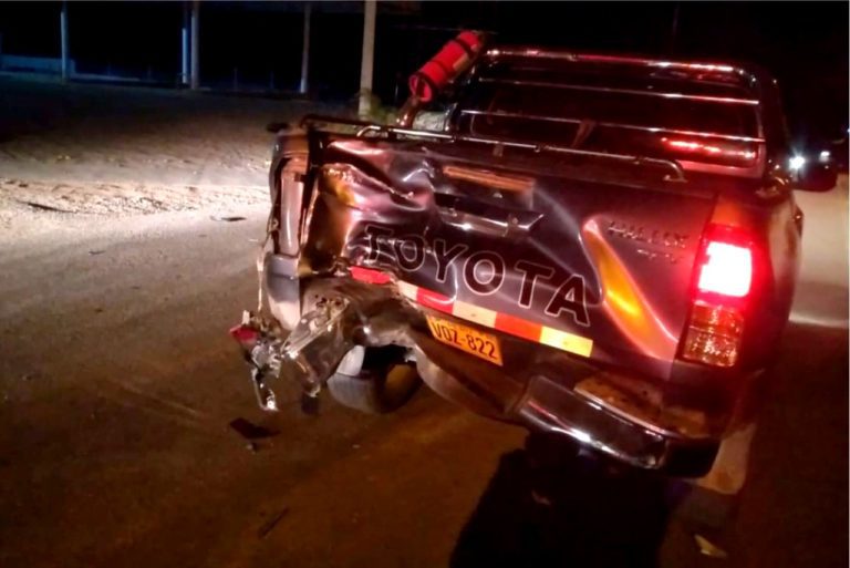 Trágica muerte encuentra motociclista al estrellarse contra camioneta 