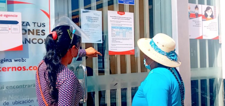 Población molesta por cierre temporal del Banco de la Nación