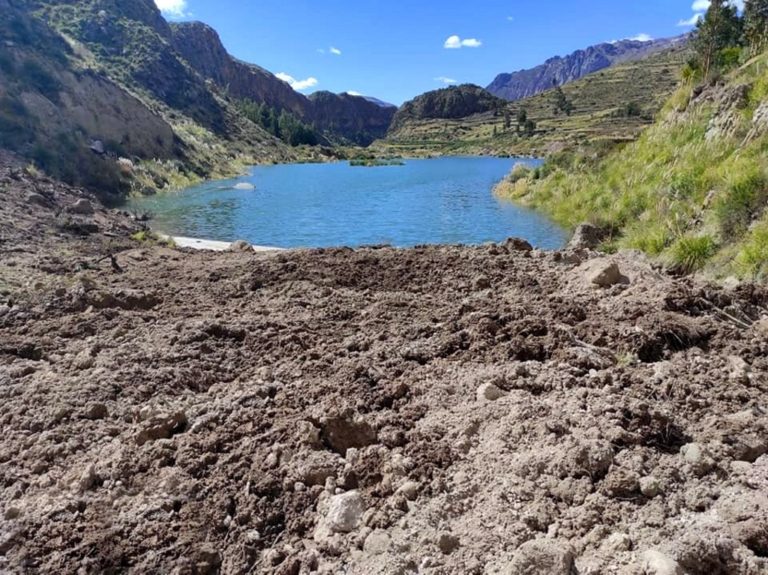 Monitorean nuevo deslizamiento en el río Colca