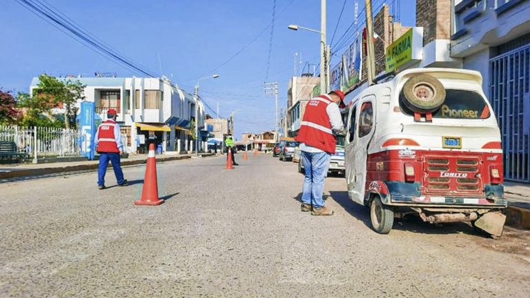 Erradican a malos conductores estacionados en zonas rígidas en Punta de Bombón