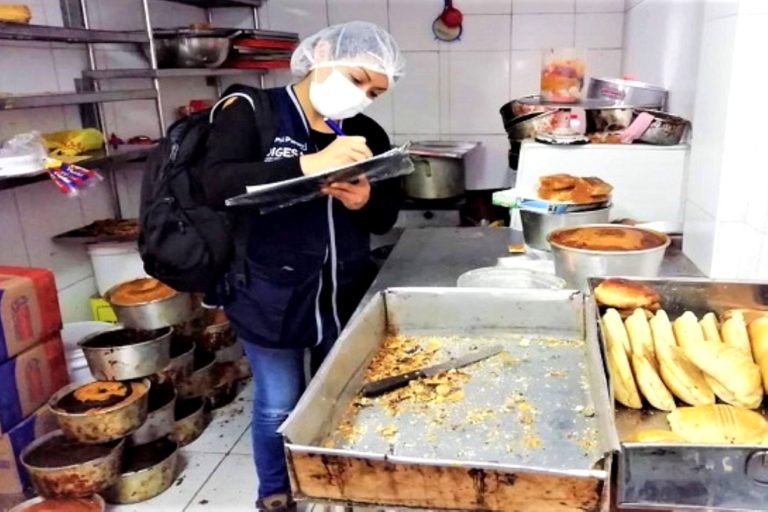 Fiscalizan a vendedores de pan y panaderías 