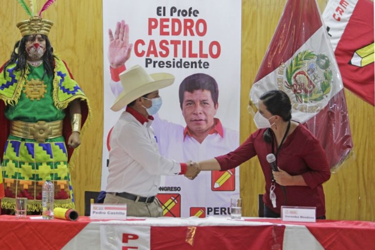 Pedro Castillo y Verónika Mendoza suscriben acuerdo político y ciudadano