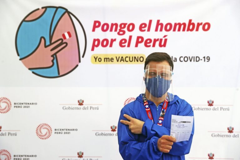 Arequipa inicia vacunación a personas con síndrome de Down