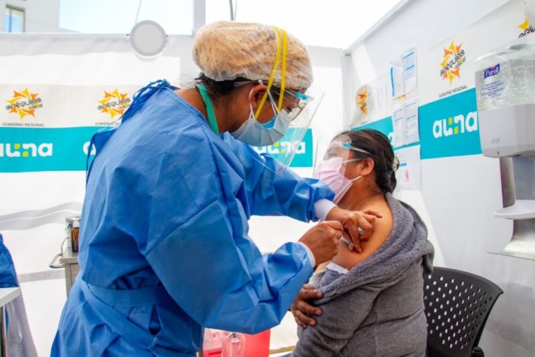 Arequipa: centro de vacunación del sector privado se suma a campaña Pongo el hombro