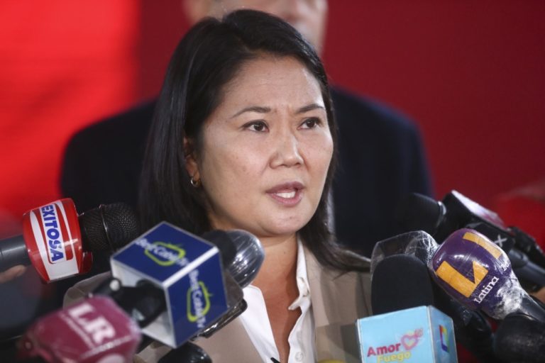 Keiko Fujimori insiste en denunciar «fraude en mesa» ante prensa extranjera