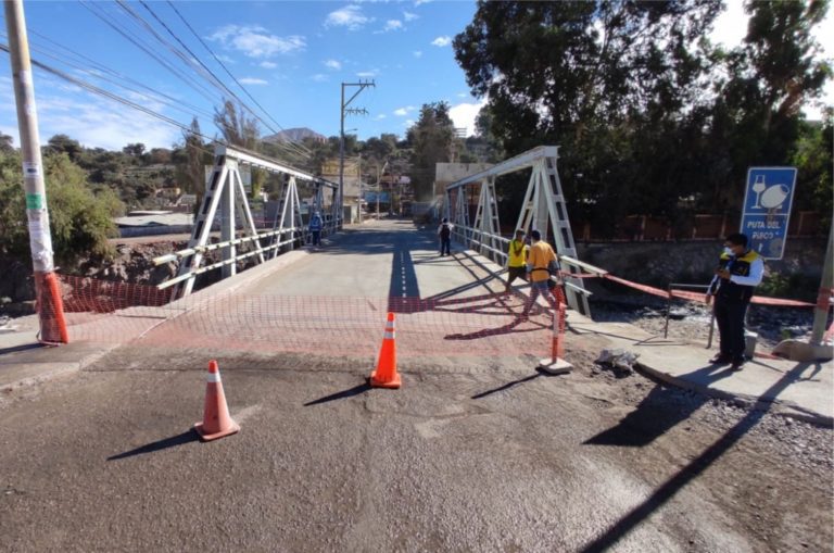 Cierran tránsito en el puente La Villa para continuar con trabajos de mejoramiento vial