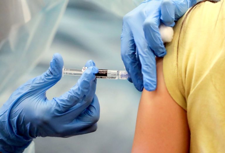Islay: Anuncian vacunación de menores de 15 a 17 años contra la covid-19 del 17 al 19 de octubre