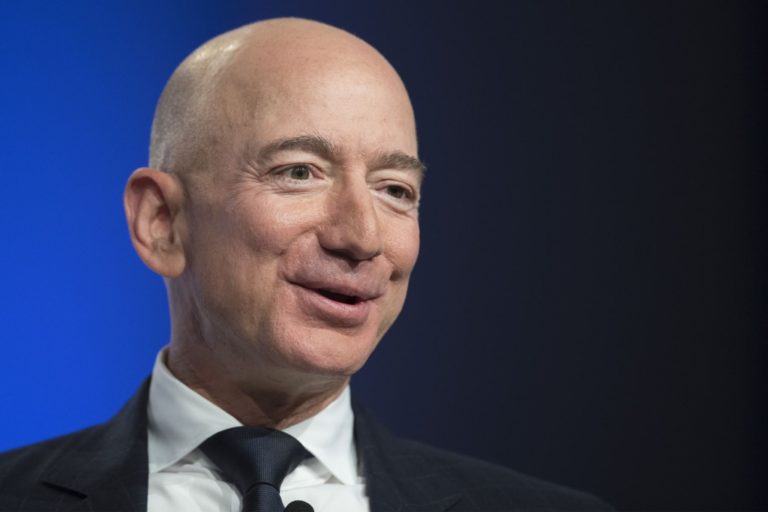 Jeff Bezos dejó el mando operativo Amazon para dedicarse a su carrera espacial