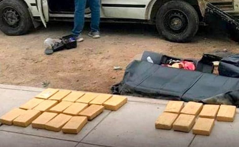 Matarani: Policía antidrogas interviene vehículo y decomisa 24 kilos de cocaína 