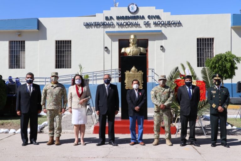 Universidad Nacional de Moquegua conmemoró bicentenario patrio