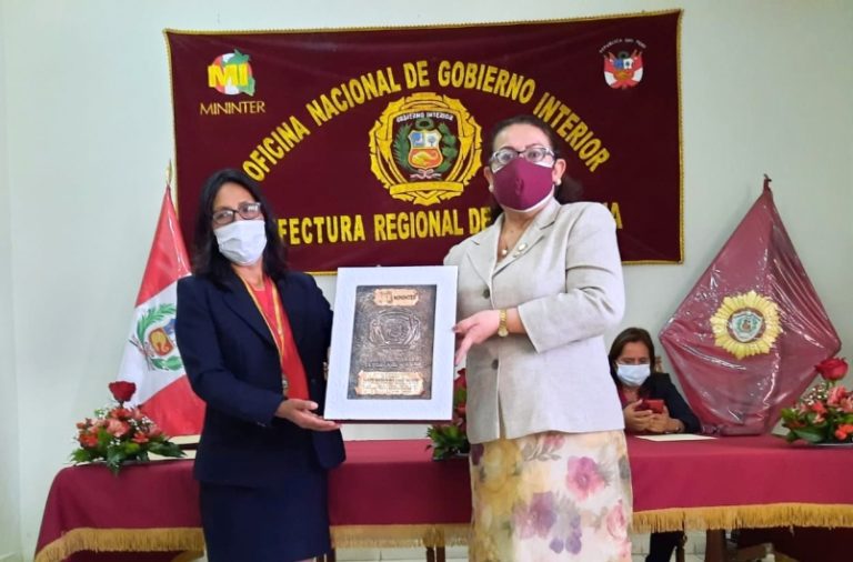 Adela Cuellar se despide de Subprefectura provincial de Mariscal Nieto y entrega cargo
