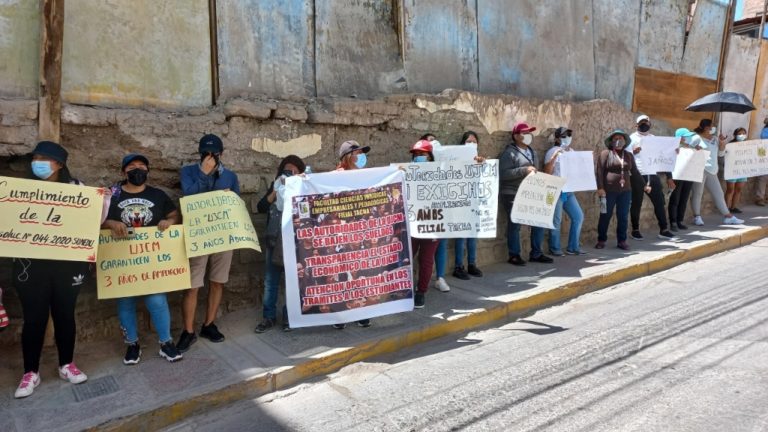 Estudiantes de la universidad Mariátegui realizaron protesta en Moquegua