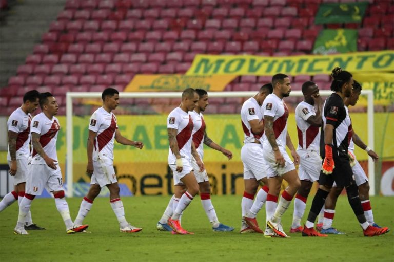 Perú cayó 2-0 frente a Brasil y se estanca en el séptimo puesto