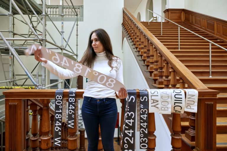 “Todos los faros de la costa peruana” de Luz María Bedoya en el Museo de Arte de Lima